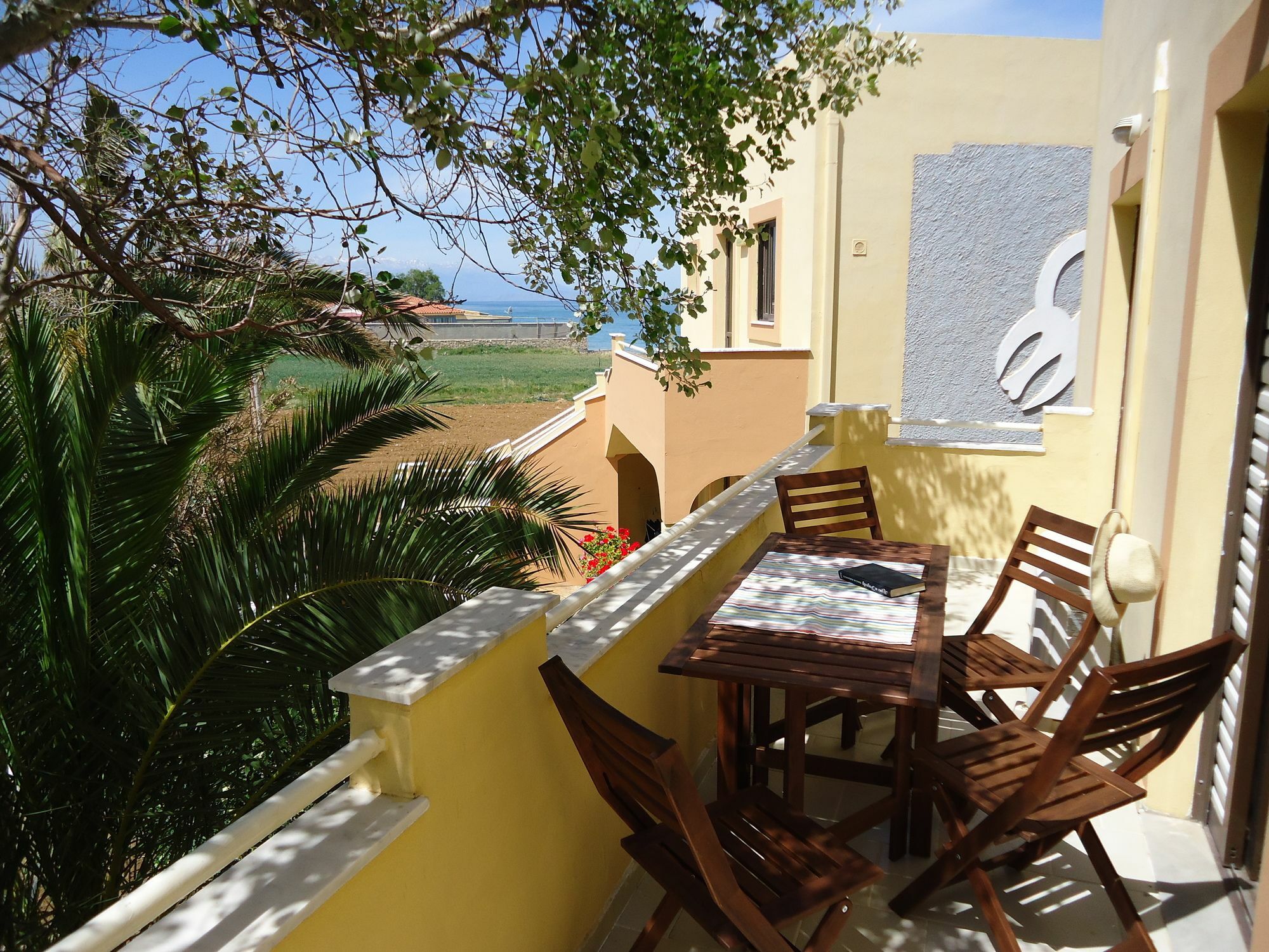 Almyra Apartments & Suites Sfáka Eksteriør bilde
